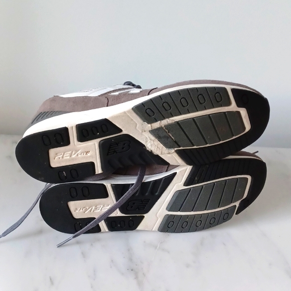 New Balance like new. Size 9 - Picture 4 of 4